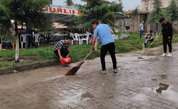 Ceviz büyüklüğünde dolu yağdı, tarım arazileri zarar gördü