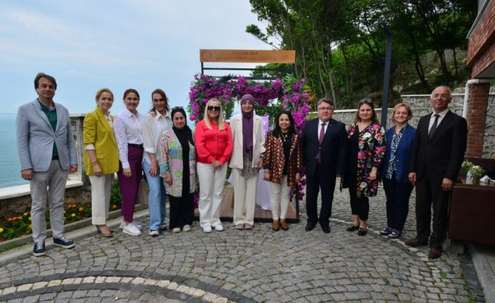 Cumhurbaşkanı Başdanışmanı Saadet Oruç, ‘Kadınlar El Ele Karma Sergisi’ni ziyaret etti