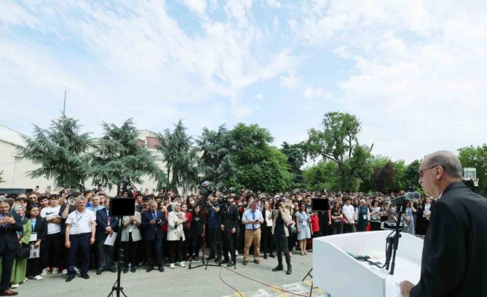 Cumhurbaşkanı Erdoğan: “Öğretmenlik mesleğinin itibarını artıracak, öğretmenlerimizin kariyerini geliştirecek projelerimizi yakında kamuoyuyla paylaşacağız”