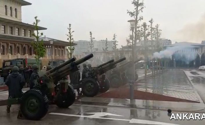 Cumhurbaşkanı Erdoğan’ın göreve başlamasıyla 101 pare top atışı gerçekleştirildi