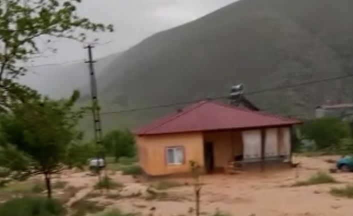 Darende’de sağanak yağış etkili oldu