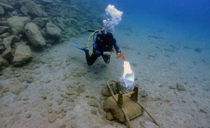Datça’da su altı temizliği