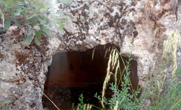 Definecilerin talan ettiği kaya mezarları turizme kazandırılmayı bekliyor