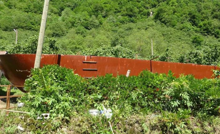 Denize 40 km mesafedeki tepeye deniz feneri yaptılar yetmedi şimdi de tekne yapıyorlar