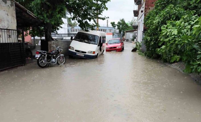 Denizli sel hayatı felç etti