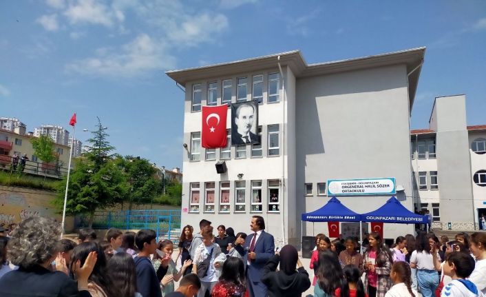 Deprem bölgesindeki okula destek toplamak için panayır düzenlendi