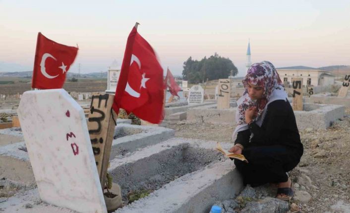 Deprem mezarlığında hüzünlü bayram ziyareti