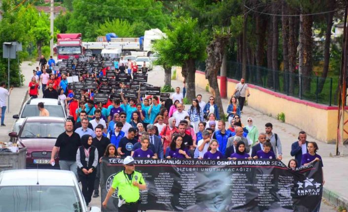 Depremde hayatını kaybeden sporcular ve vatandaşlar için saygı yürüyüşü yapıldı