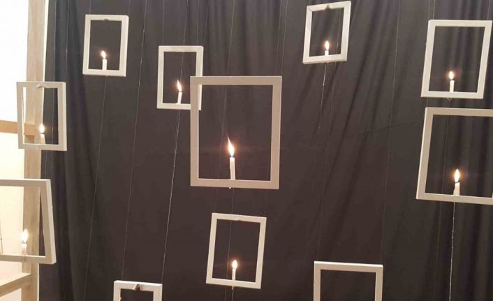 Depremin izleri 11 boş çerçeveyle anlatıldı