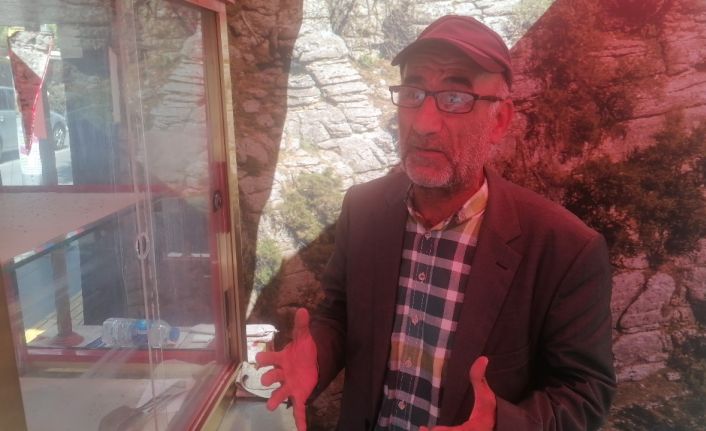 Depremzede baba gözyaşları arasında 1 yıldır görmediği oğlunu arıyor