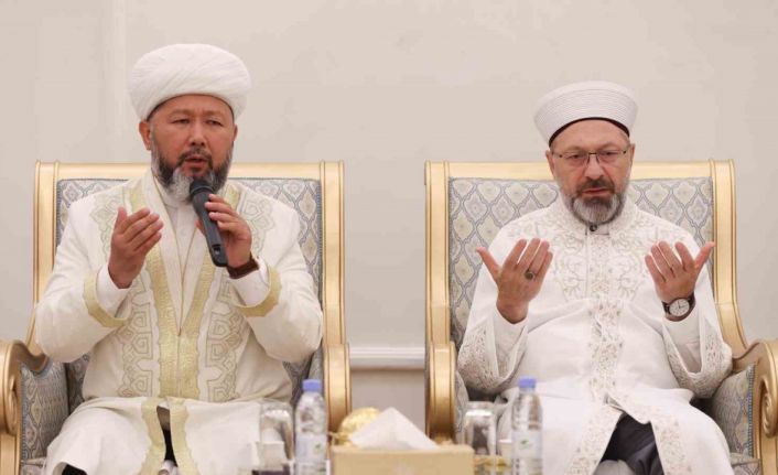 Diyanet İşleri Başkanı Erbaş: “Hacdaki güzel hatıralarınızı evlatlarınıza, çocuklarınıza intikal ettirin”