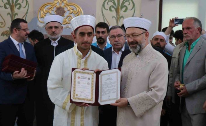 Diyanet İşleri Başkanı Erbaş, Sakarya’da 71 hafıza icazet verdi