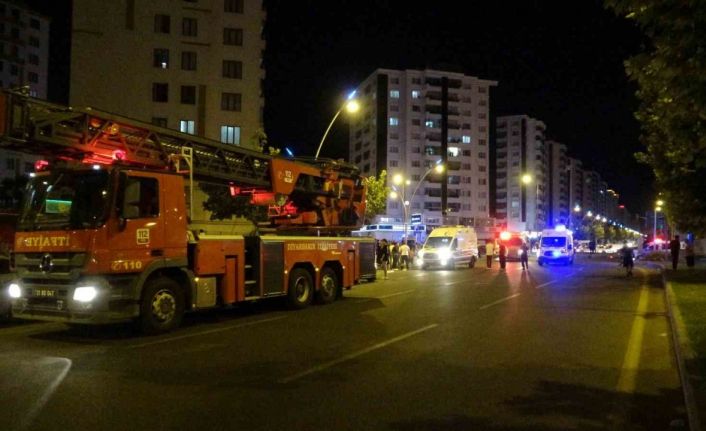 Diyarbakır’da 2 otomobil markete daldı: 1 ölü, 5 yaralı
