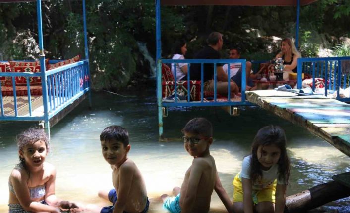 Diyarbakır’da bayramda kavurucu sıcaktan bunalanlar Sinek Çayı ve Kanyonu’nda serinliyor