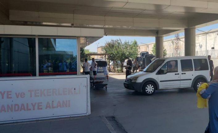 Diyarbakır’ın Bismil ilçesinde köylüler arasında daha önceye dayalı husumetten kaynaklı yaşanan silahlı kavgada ilk belirlemelere göre 7 kişi hayatını kaybetti. Olayda yaralılar da olduğu bildirildi.