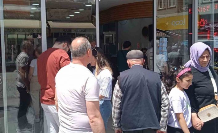 Dolar ve Euro’daki hareketlilik döviz bürolarına yansıdı