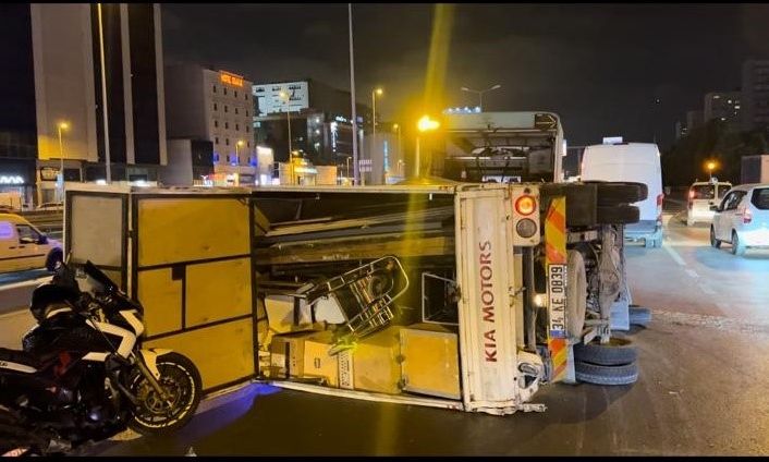 E-5 Kara Yolu’nda 4 araç ve 1 motosiklet kazaya karıştı: 4 yaralı