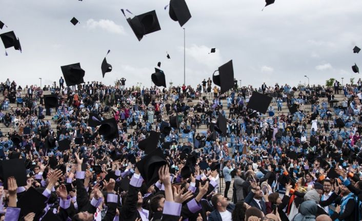 EBYÜ’de mezuniyet coşkusu