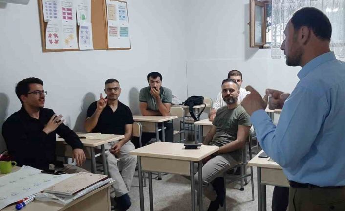 Elazığ’da işitme engelliler işaret dili ile  Kur’an-ı Kerim öğreniyor