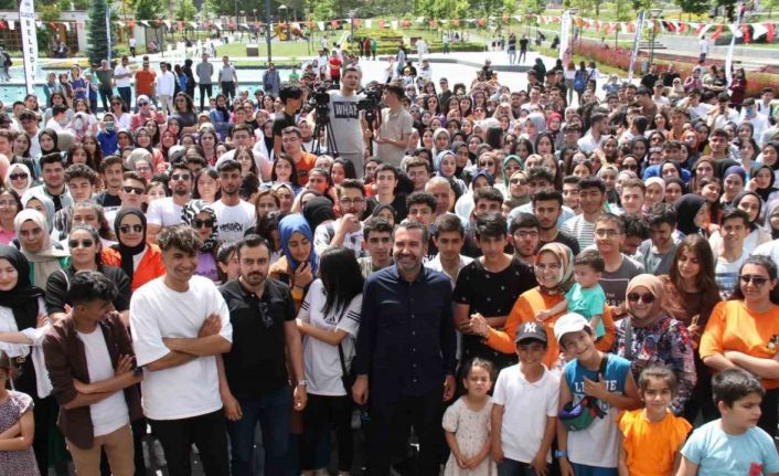 Elazığ’da sınava girecek öğrencilere moral etkinliği