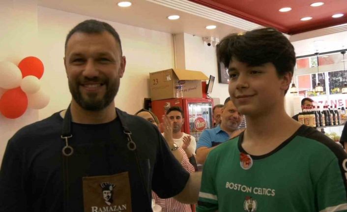 En acı çiğköfteyi yedi, gram altını kazandı