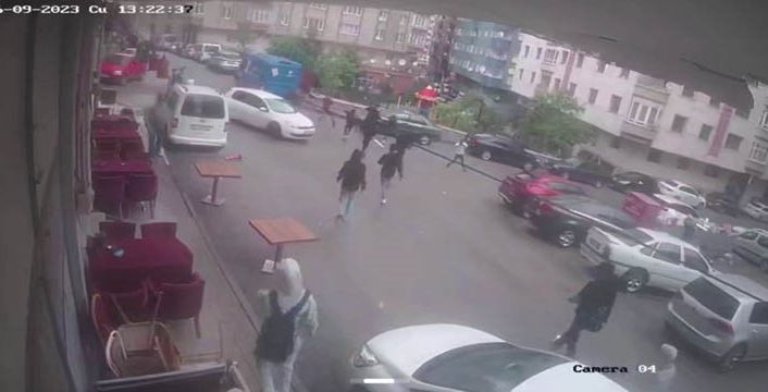 Erzurum’da bıçaklı kavga güvenlik kameralarına yansıdı