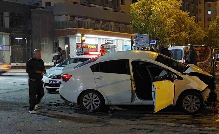 Erzurum’da iki araç çarpıştı: 2 yaralı