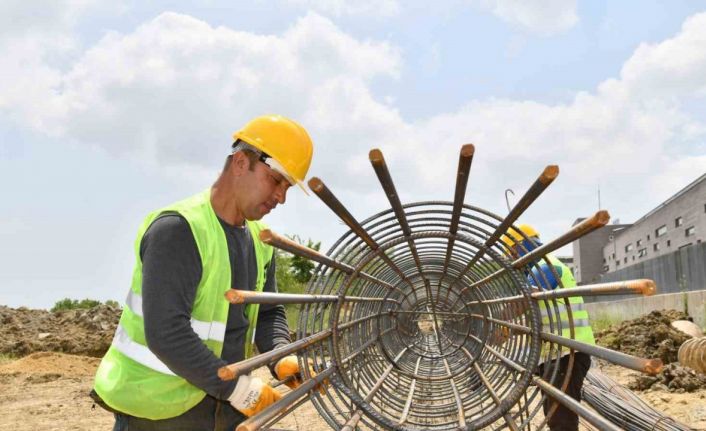 Esenyurt’ta 1 milyar 52 milyon liraya mal olacak Kampüs Lise’nin yapımına başlanıldı