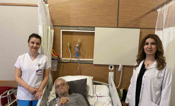 Eşinin huzurevine bıraktığı yaşlı adam kalçasını kırdı, Alman hastaya hastane sahip çıktı