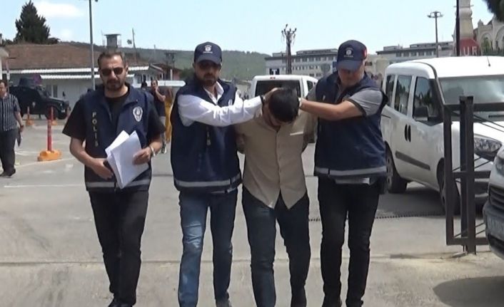 Eski eşini ve kayınpederini pompalı tüfekle öldüren zanlı adliyeye sevk edildi