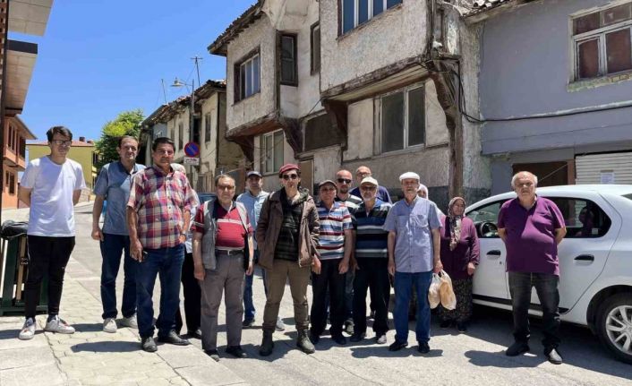 Eskişehir Büyükşehir Belediyesi’nin yıkmak istediği tarihi evler için mahalleli isyan etti