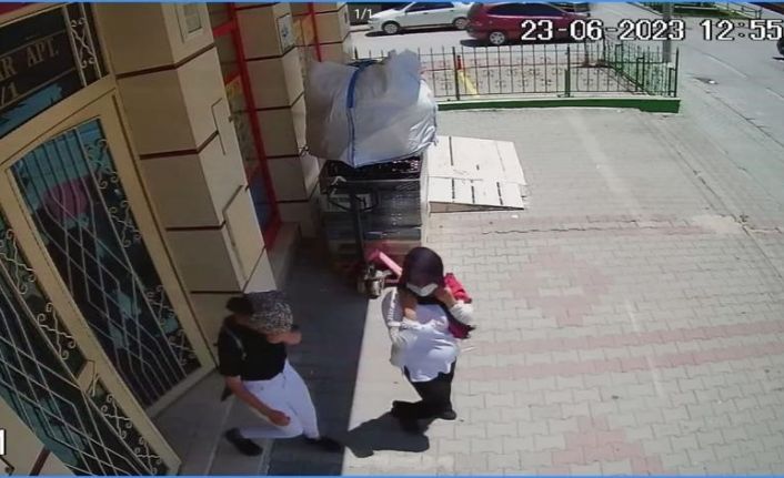 Eskişehir’de iki kadın 20 dakikada 300 bin TL değerinde ziynet eşyası ve para çaldı