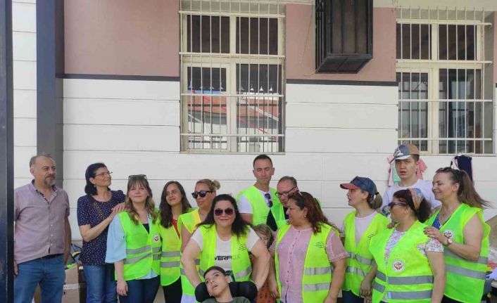 Eskişehirli hayırseverler özel gereksinimli ve kimsesiz çocuklarla bayramlaştı