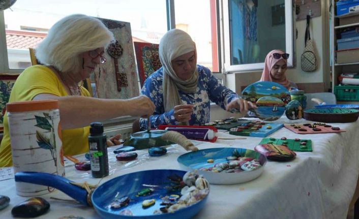 Ev hanımlarından sıfır atığa destek: Çöpe gidecek her şey onların elinde hayat buluyor