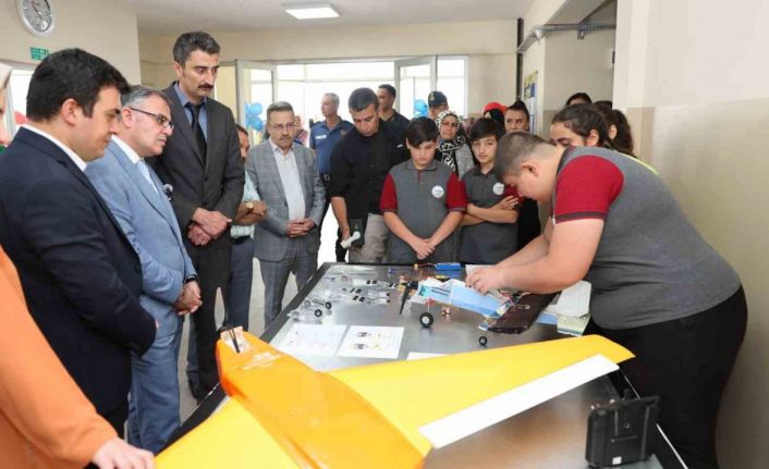 Geleceğin Bilim İnsanları Projelerini Sergiledi