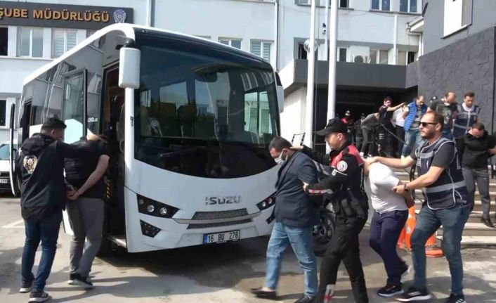 Genç kızları katalog üzerinden fuhşa sürüklüyorlardı...17 zanlı adliyeye sevk edildi