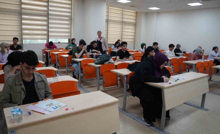 Gençler YKS Provasında ter döktü