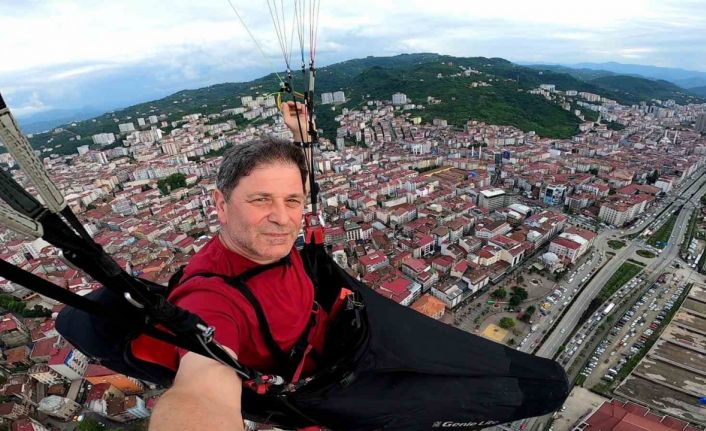 Giresun Kalesi’nden yamaç paraşütü ile atlayış yaptılar