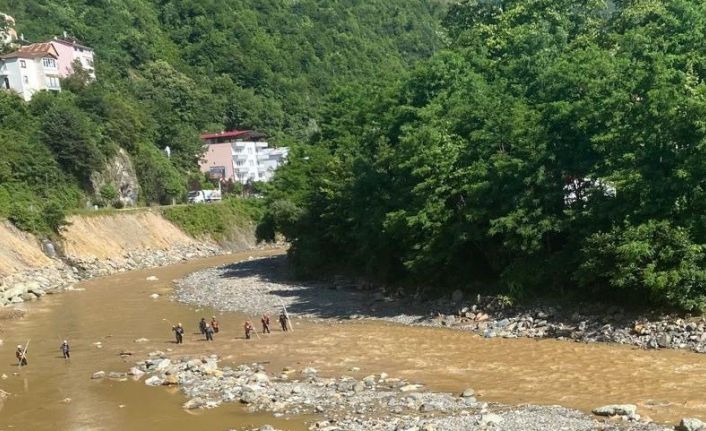 Giresun’da selin yaraları sarılıyor, kayıp şahsı arama çalışmaları sürüyor