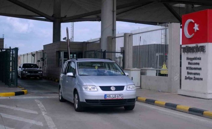 Gurbetçilerin bayram için Türkiye’ye girişleri başladı