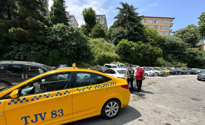 Hasta bekleyen ambulansın yoldan çekilmesini isteyen taksi sürücüsüne para cezası