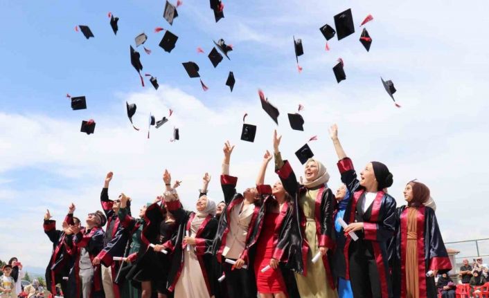 Hisarcık Anadolu Lisesinde mezuniyet coşkusu