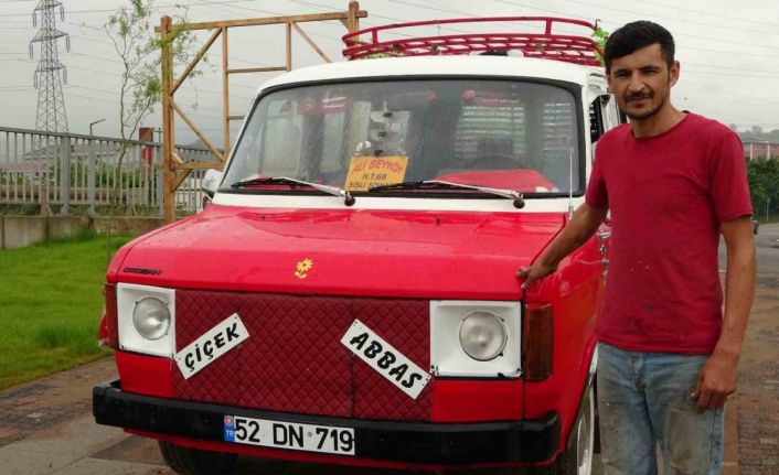 Hurda olarak aldığı minibüsü, hayranı olduğu ‘Çiçek Abbas’ minibüsüne çevirdi