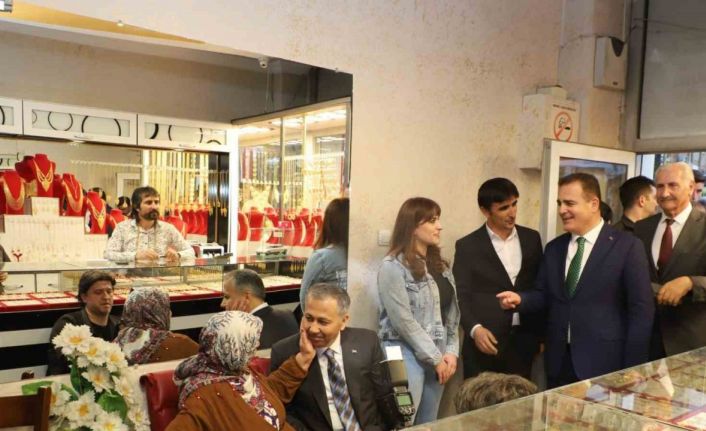 İçişleri Bakanı Yerlikay’a Hakkari’de sevgi seli