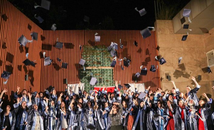 İhlas Koleji’nde coşkulu mezuniyet töreni