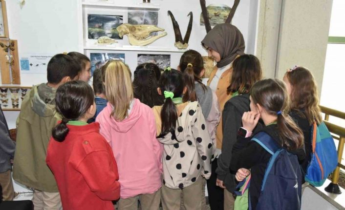 İlkokul öğrencileri doğayı tanıyorlar