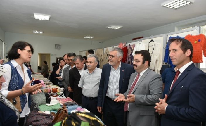 İnönü Halk Eğitim Merkezi el emeği ürünler sergisi açtı