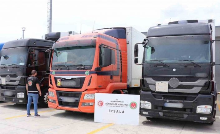 İpsala’da parçalara ayrılarak satılmak için Türkiye’ye getirilen 3 tır ele geçirildi