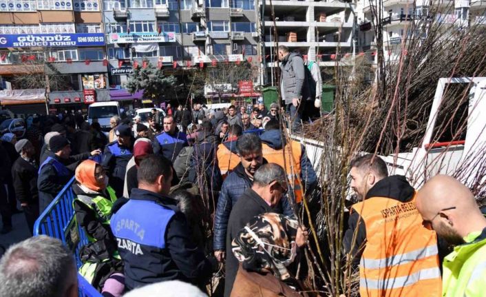 Isparta Belediyesi cuma günü 10 bin adet armut fidanını ücretsiz dağıtacak