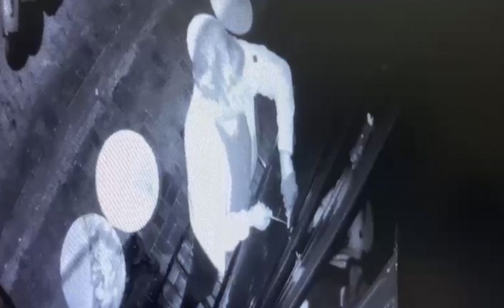 İstanbul’da 18 iş yerini soyan hırsız kamerada